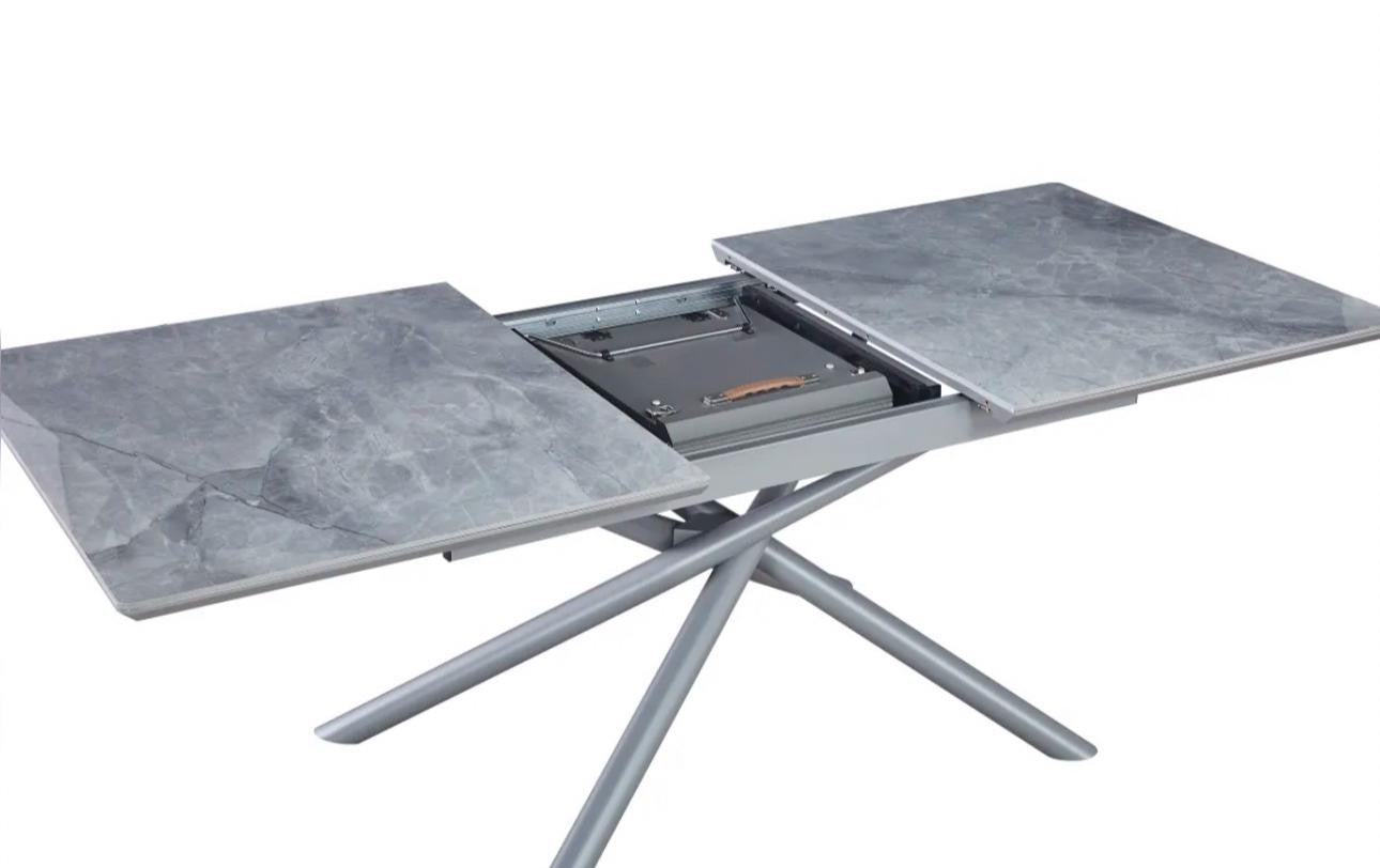 Table à manger saphir pied or ou argent plateau marbré gris en céramique extensible